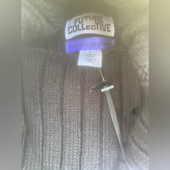Women’s Future Collection Sweater NWT - Picture 5 of 9